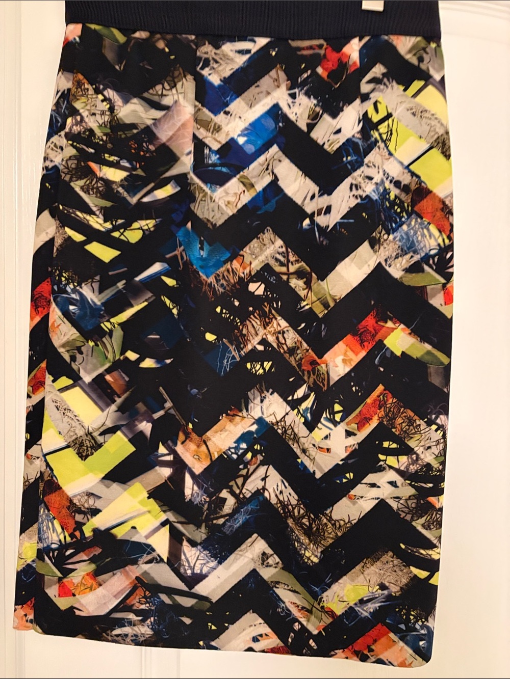 Milly NWT skirt. zigzag print skirt size 8